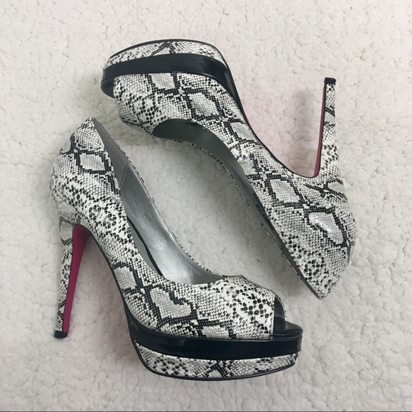 Shoe Dazzle Shoes - Shoedazzle Carmella heel